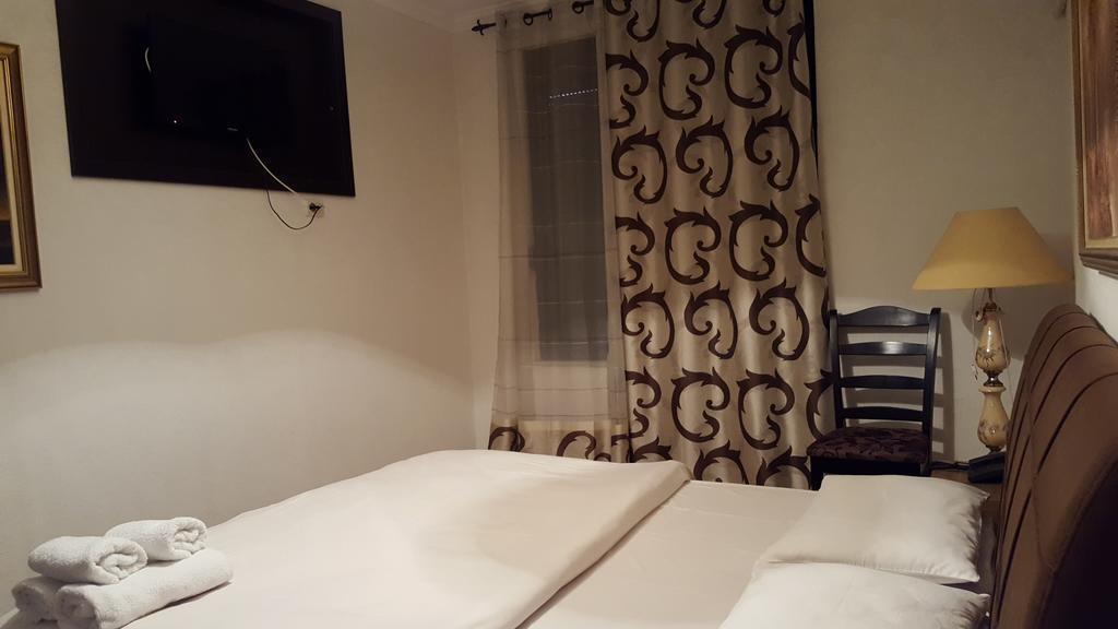 Hotel Livia 티라나 외부 사진
