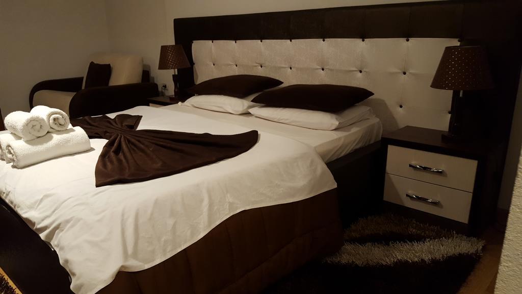 Hotel Livia 티라나 외부 사진